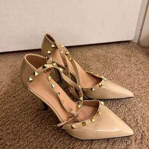 Beige heels